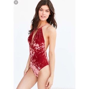 URBAN OUTFITTERS VELVET BODY SUIT!❣️